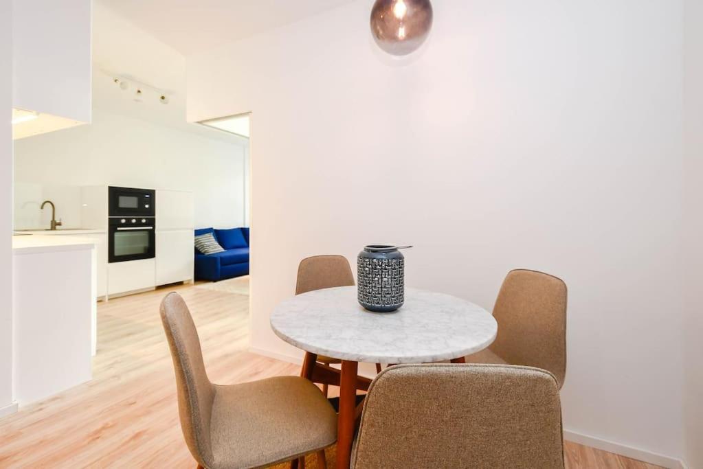 New Modern Apartment In City Center Братислава Экстерьер фото