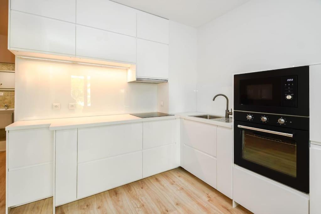 New Modern Apartment In City Center Братислава Экстерьер фото