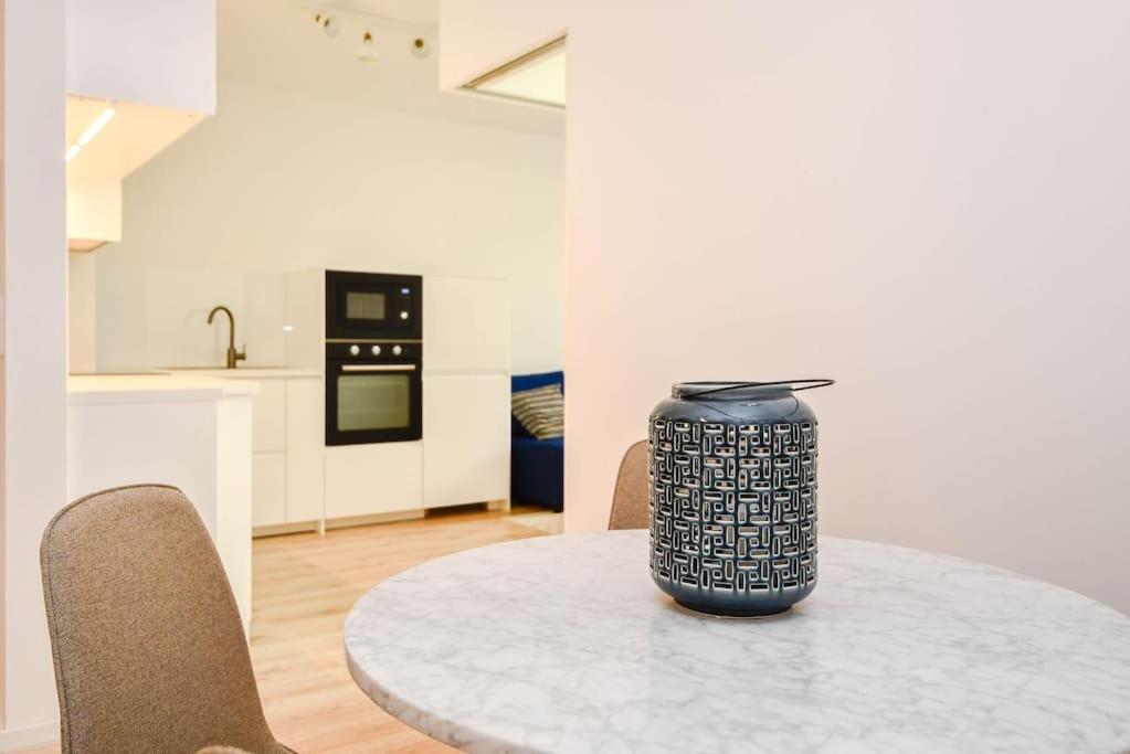 New Modern Apartment In City Center Братислава Экстерьер фото