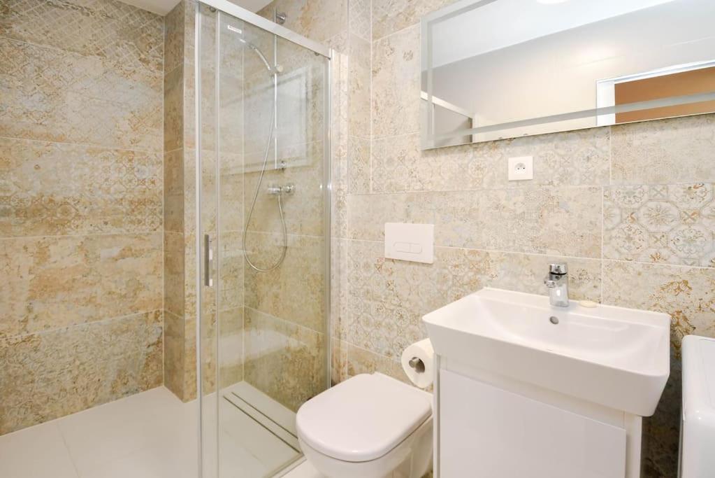 New Modern Apartment In City Center Братислава Экстерьер фото